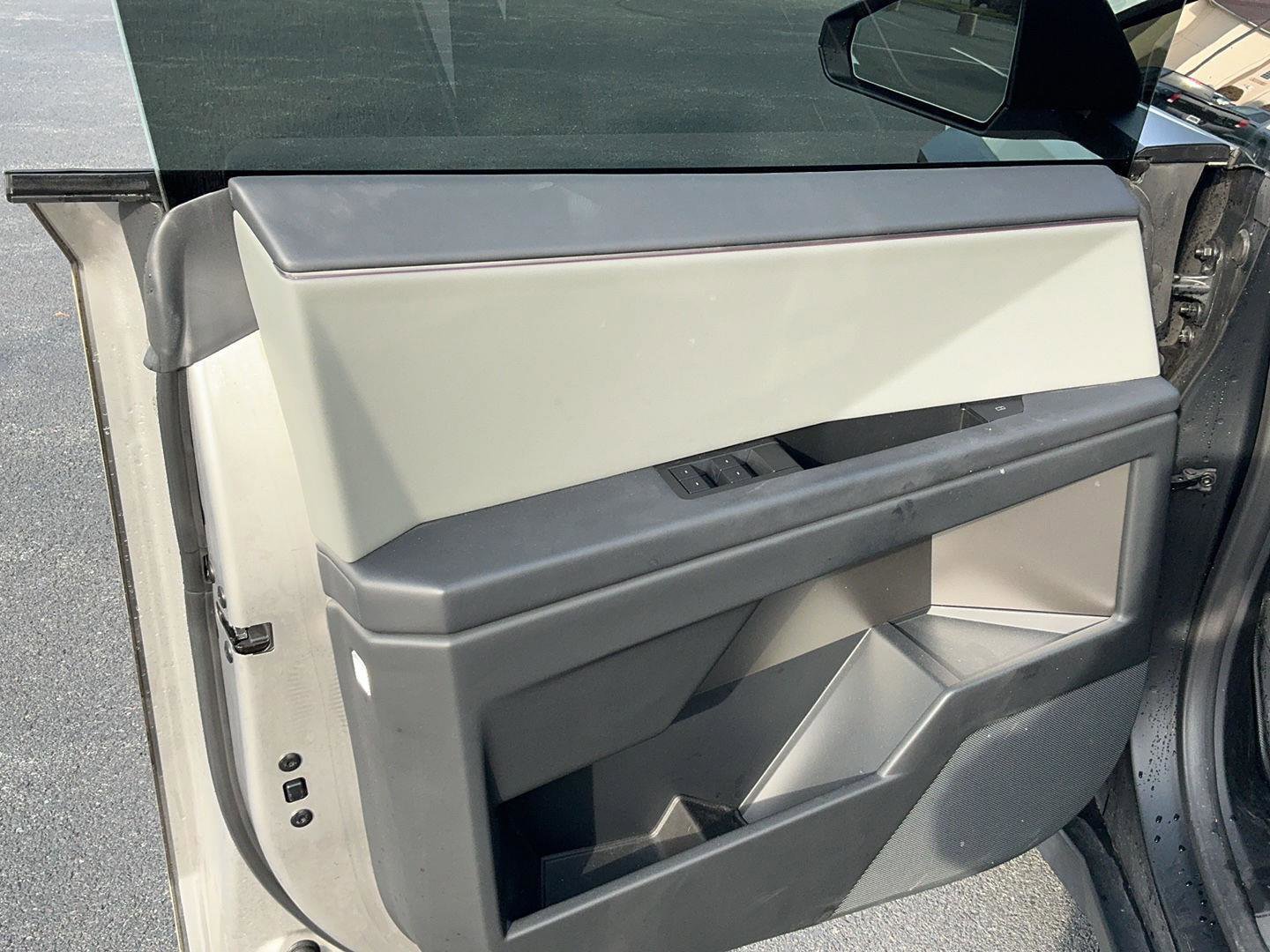 Used 2025 Tesla Cybertruck AWD Crew Cab image 19