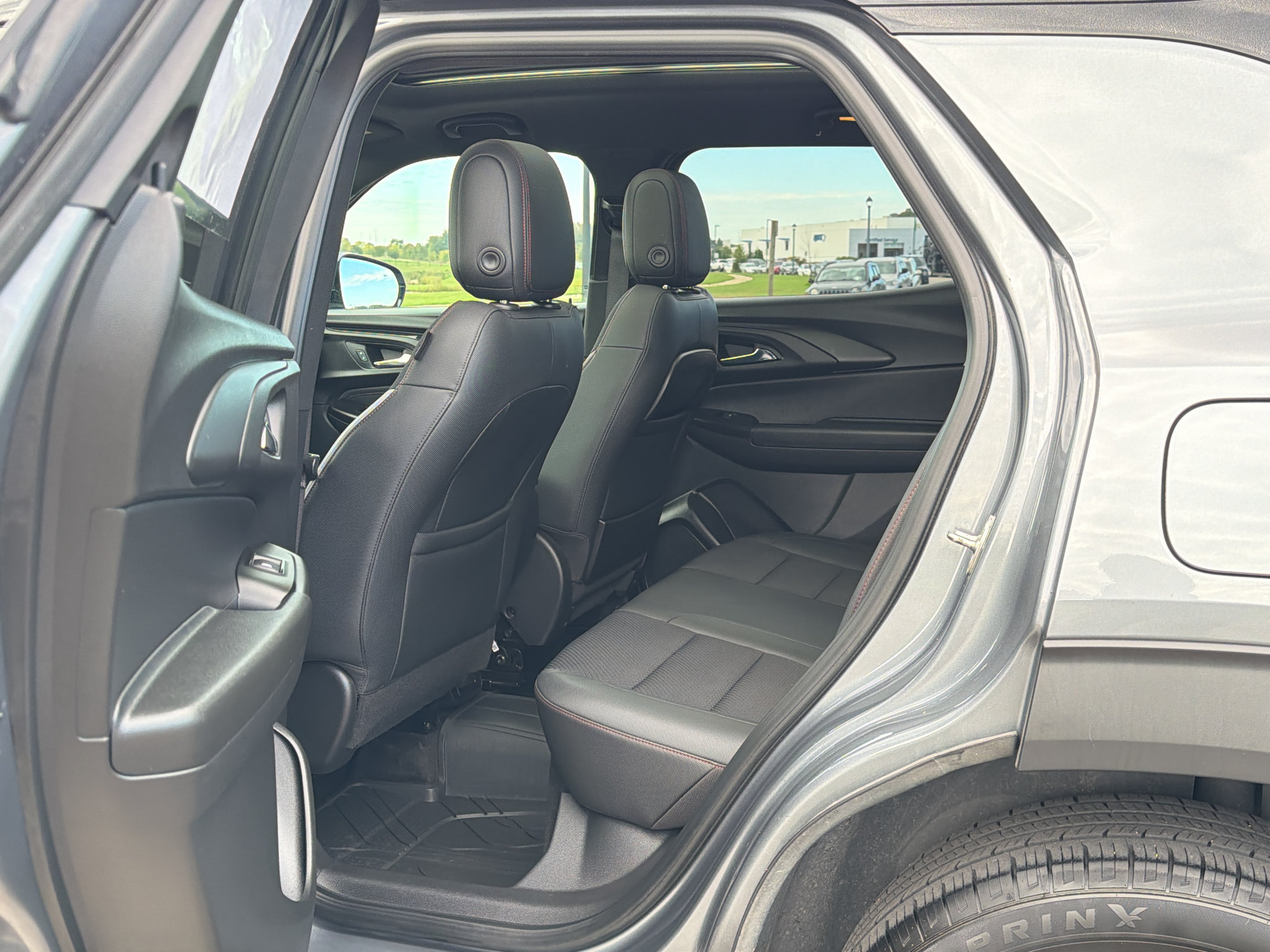 Used 2021 Chevrolet TrailBlazer RS w/ Sun and Liftgate Package AWD/4WD image 36