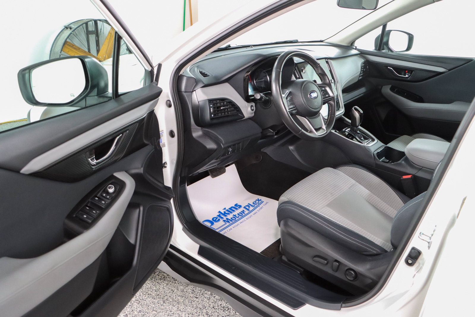 Used 2024 Subaru Outback Premium AWD/4WD image 3