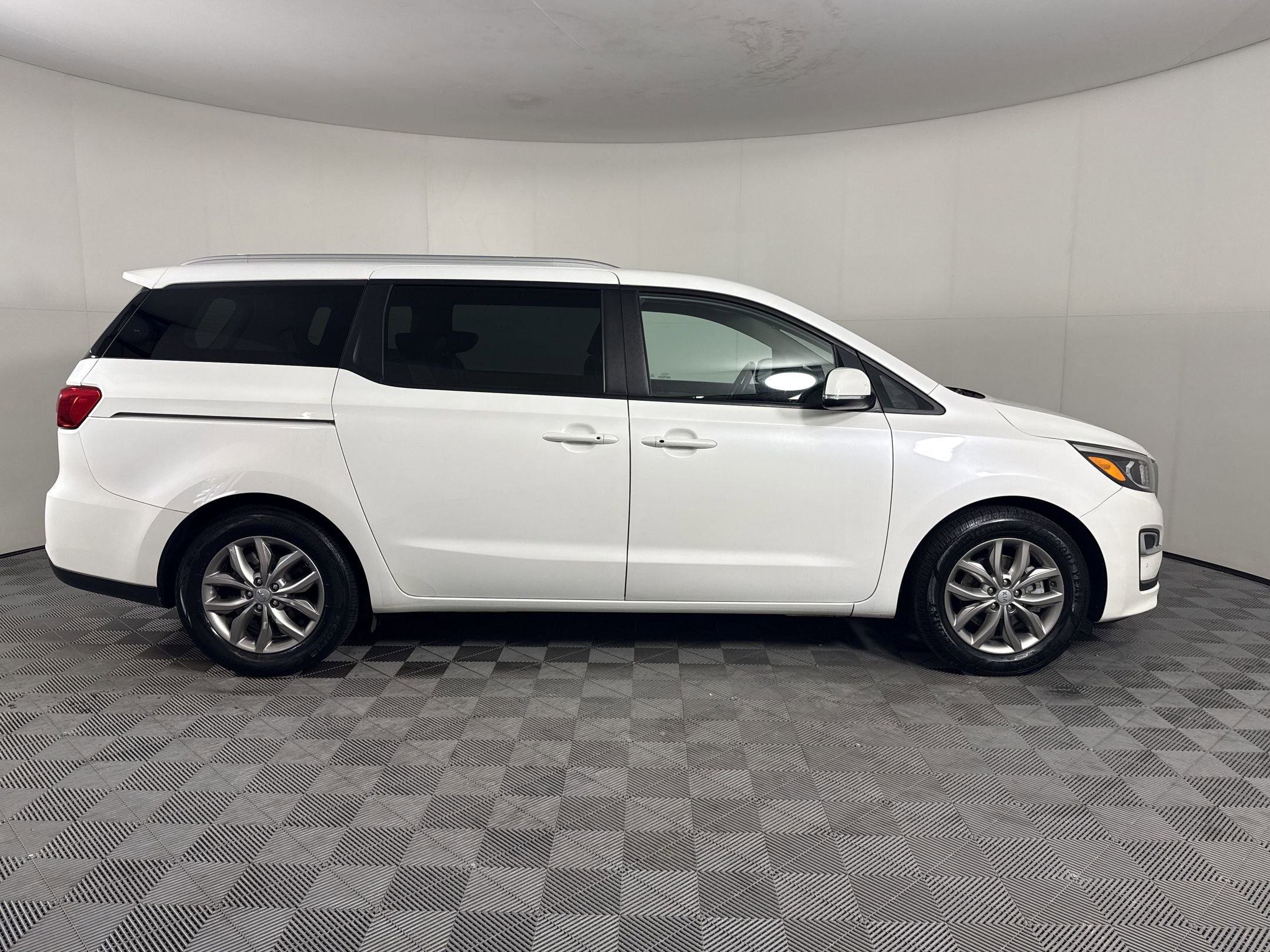 Used 2020 Kia Sedona EX FWD image 8