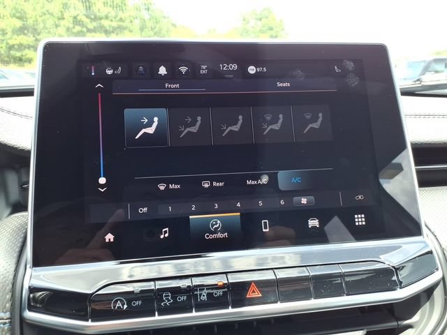 New 2026 Jeep Compass Latitude AWD/4WD image 21