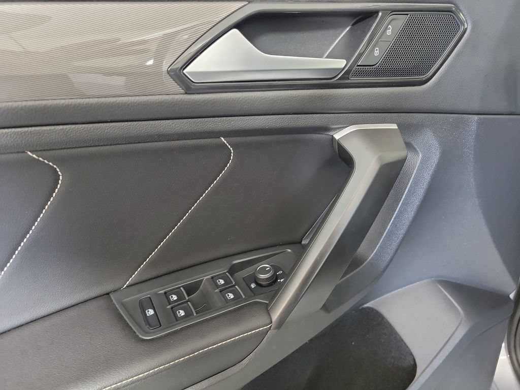 Used 2023 Volkswagen Tiguan SE FWD image 16