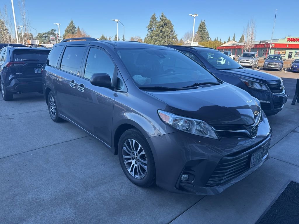 Used 2018 Toyota Sienna XLE Premium image 2