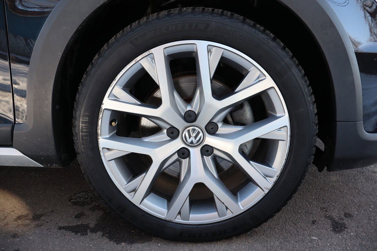 Used 2017 Volkswagen Golf Alltrack SEL image 44
