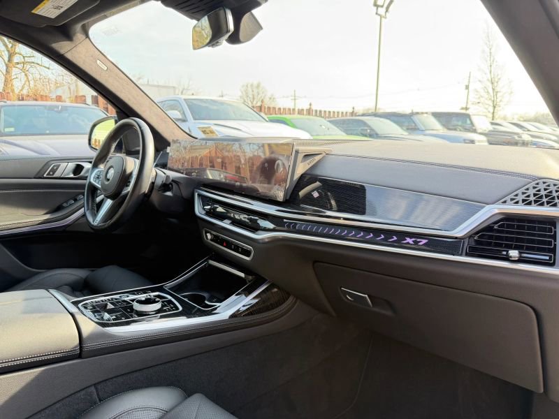 Used 2023 BMW X7 xDrive40i w/ M Sport Package AWD/4WD image 32