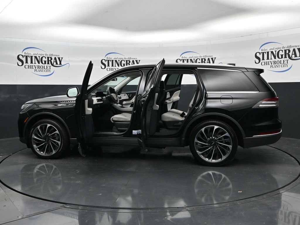 Used 2026 Lincoln Aviator Reserve AWD/4WD image 37