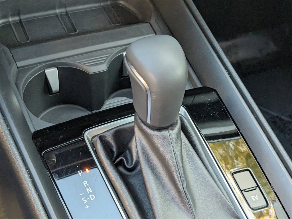 Used 2025 MAZDA CX-50 AWD 2.5 Hybrid w/ Premium Pkg image 17