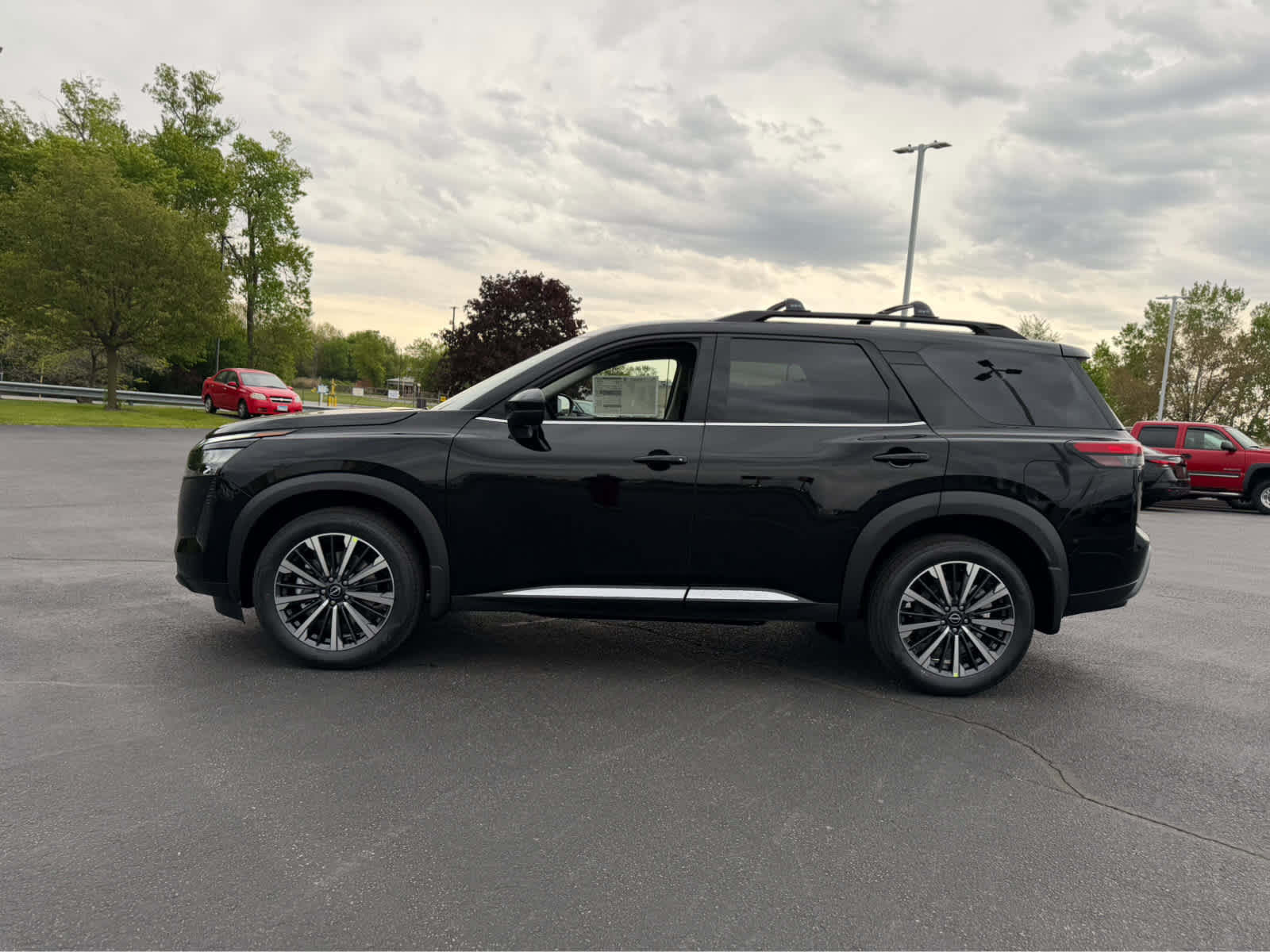 New 2026 Nissan Pathfinder Platinum AWD/4WD image 4