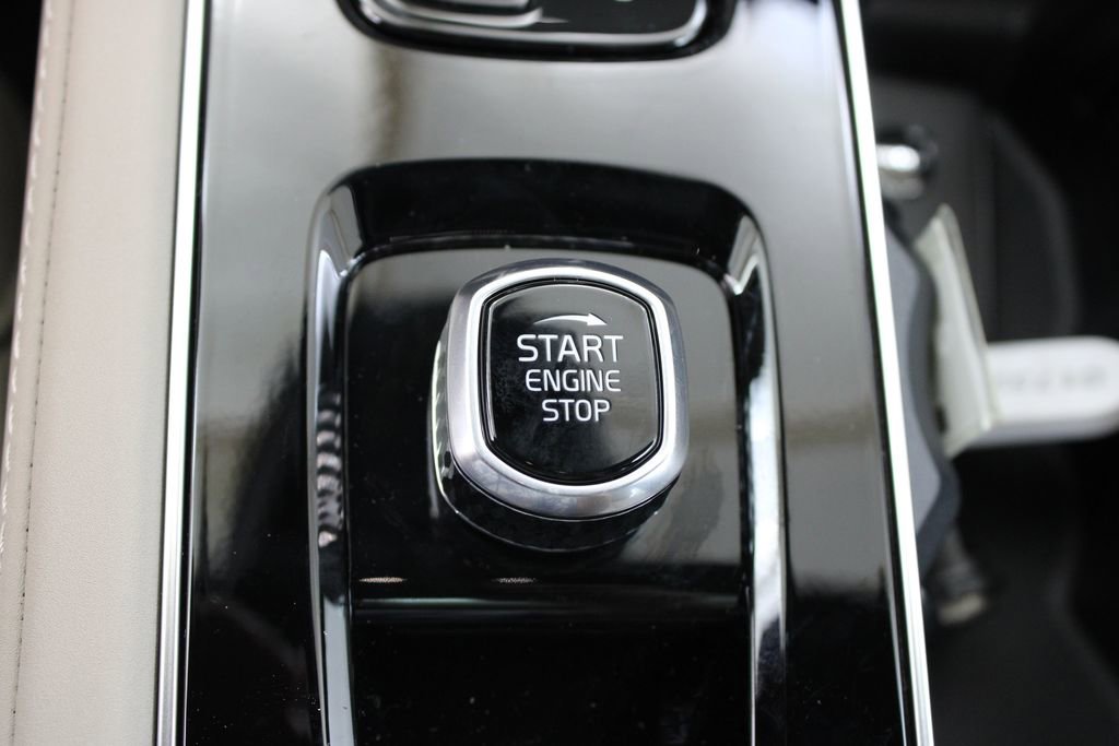 New 2026 Volvo XC90 B6 Plus w/ Protection Package Premier image 11