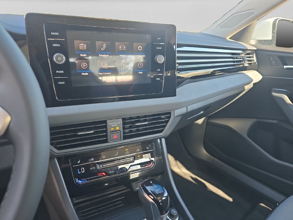 New 2027 Volkswagen Jetta SE FWD image 13