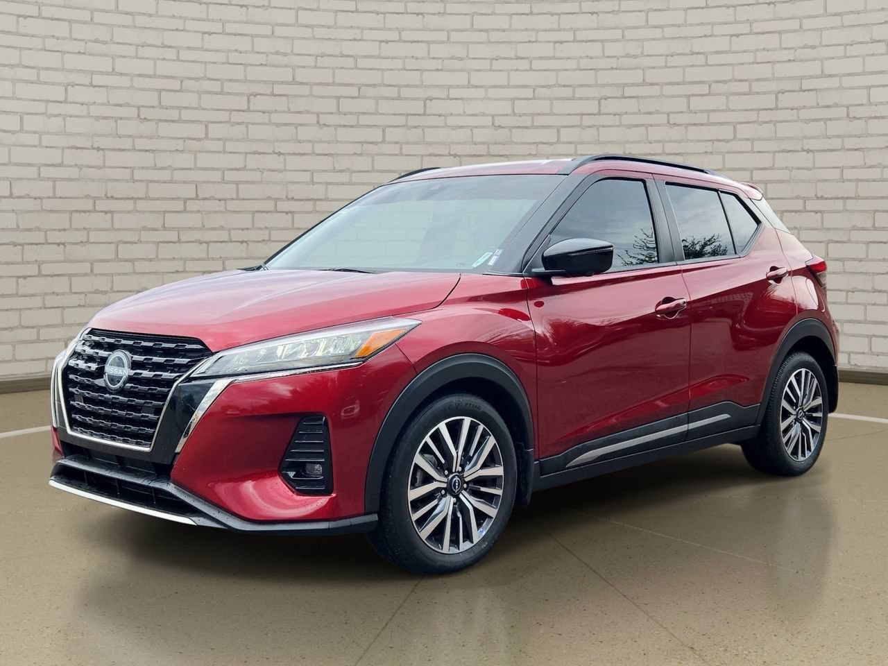 Certified 2024 Nissan Kicks SR FWD image 1