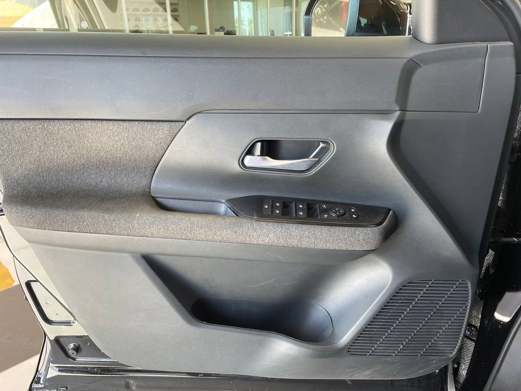 Certified 2025 Nissan Kicks SV FWD image 9