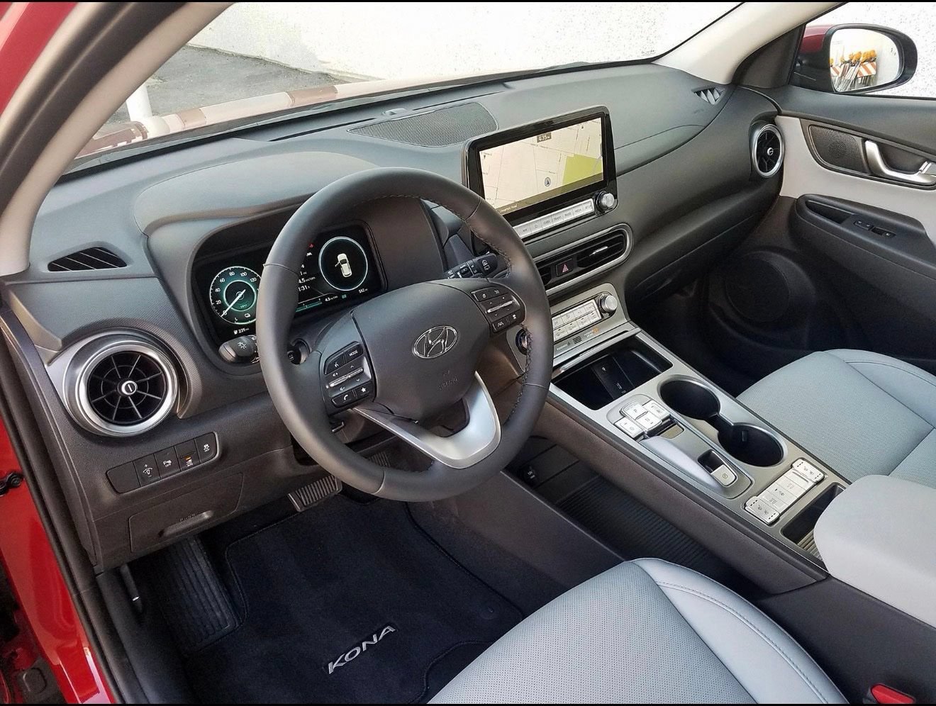 Used 2023 Hyundai Kona SEL FWD image 2