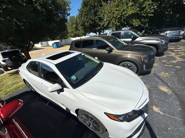 Used 2023 Toyota Camry SE w/ Cold Weather Package FWD image 25