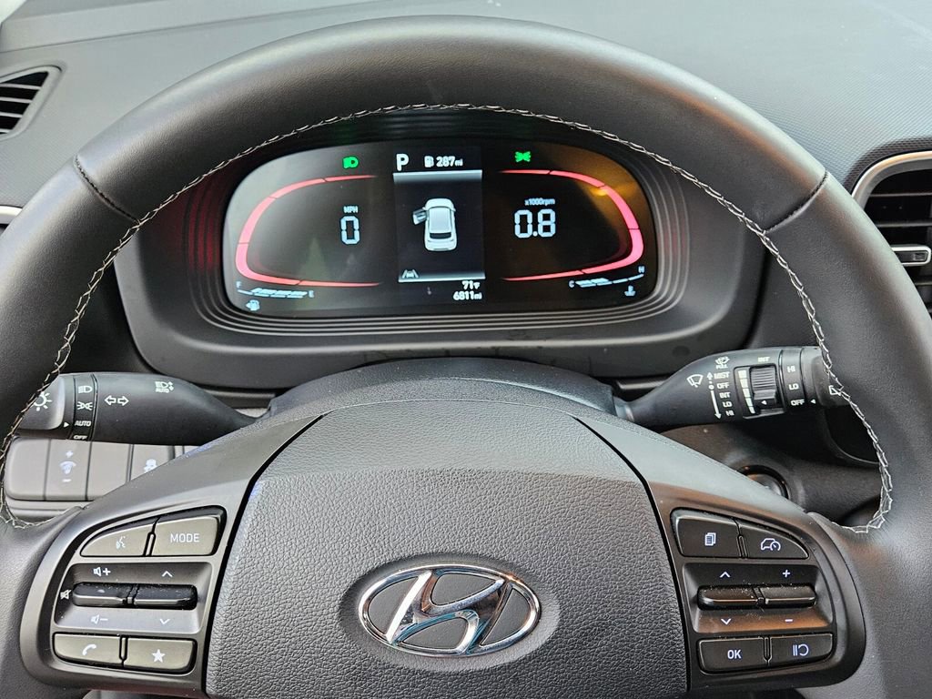 Used 2025 Hyundai Venue SEL image 21