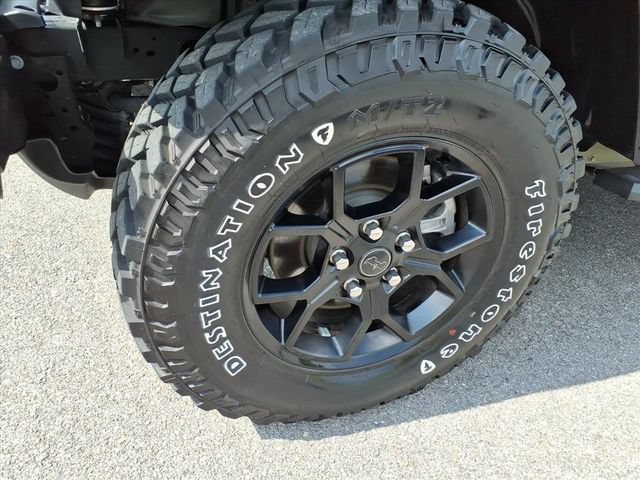 Used 2025 Jeep Gladiator Sport AWD/4WD image 11