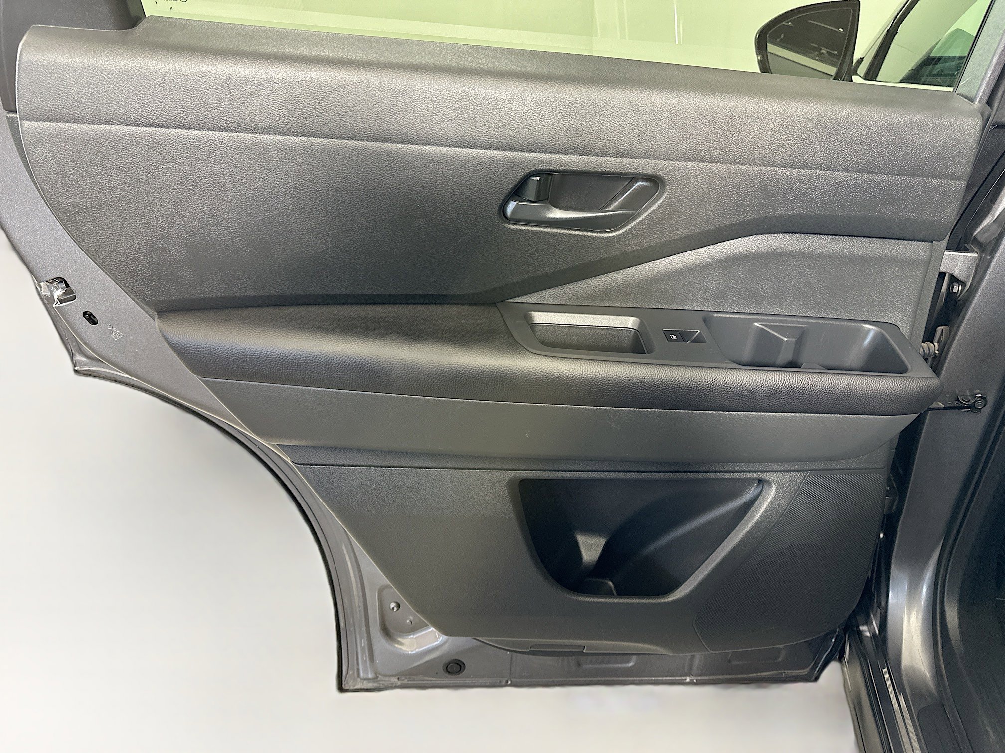 Used 2025 Nissan Pathfinder SV image 25