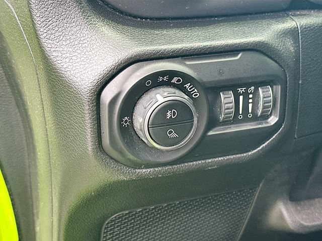 Used 2021 Jeep Gladiator Rubicon AWD/4WD image 11