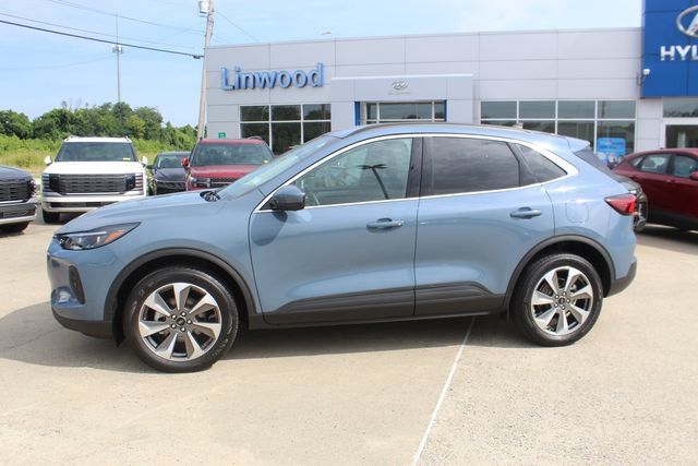 Used 2024 Ford Escape Platinum AWD/4WD image 2