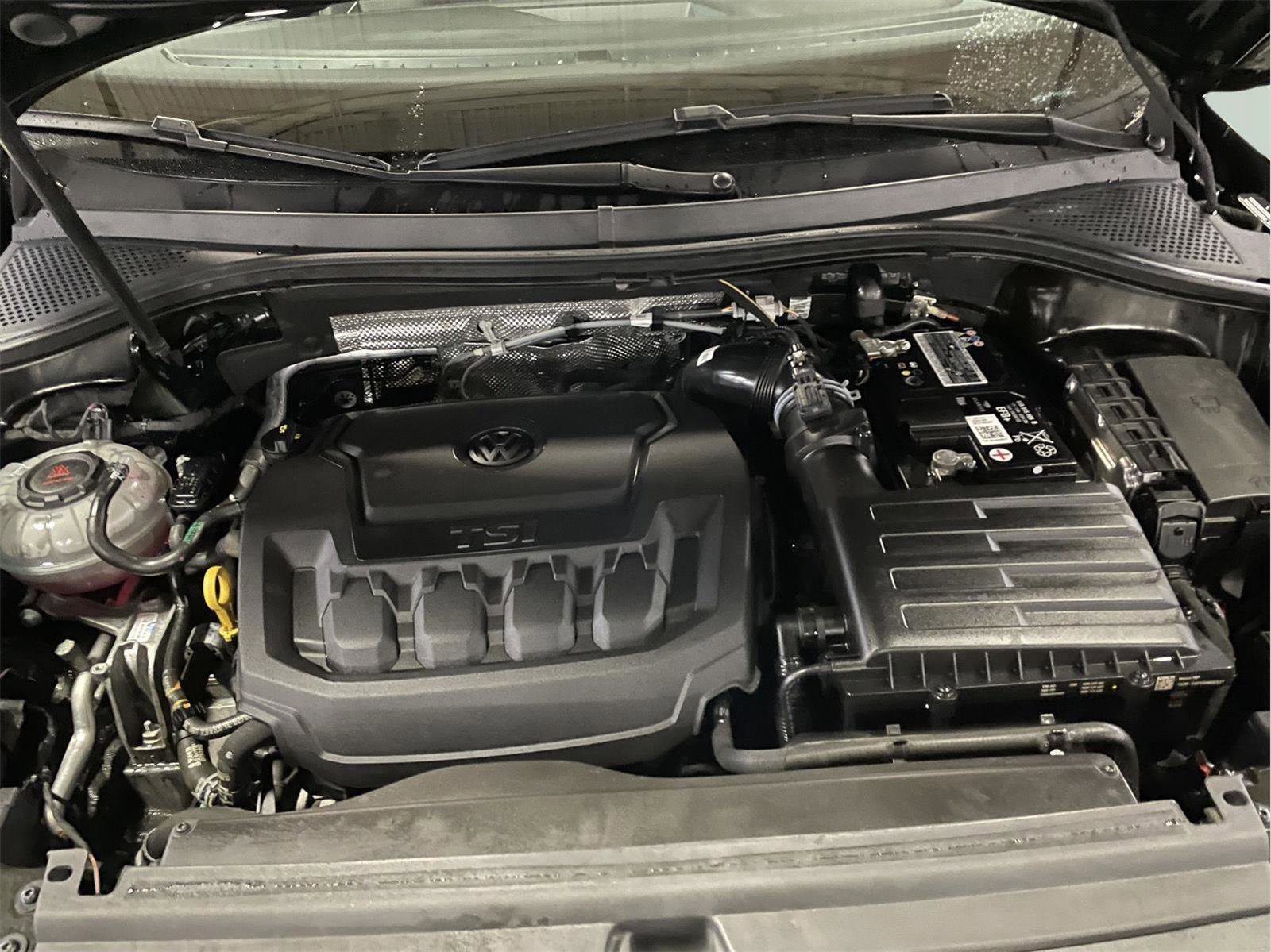 Used 2023 Volkswagen Tiguan SEL R-Line image 12