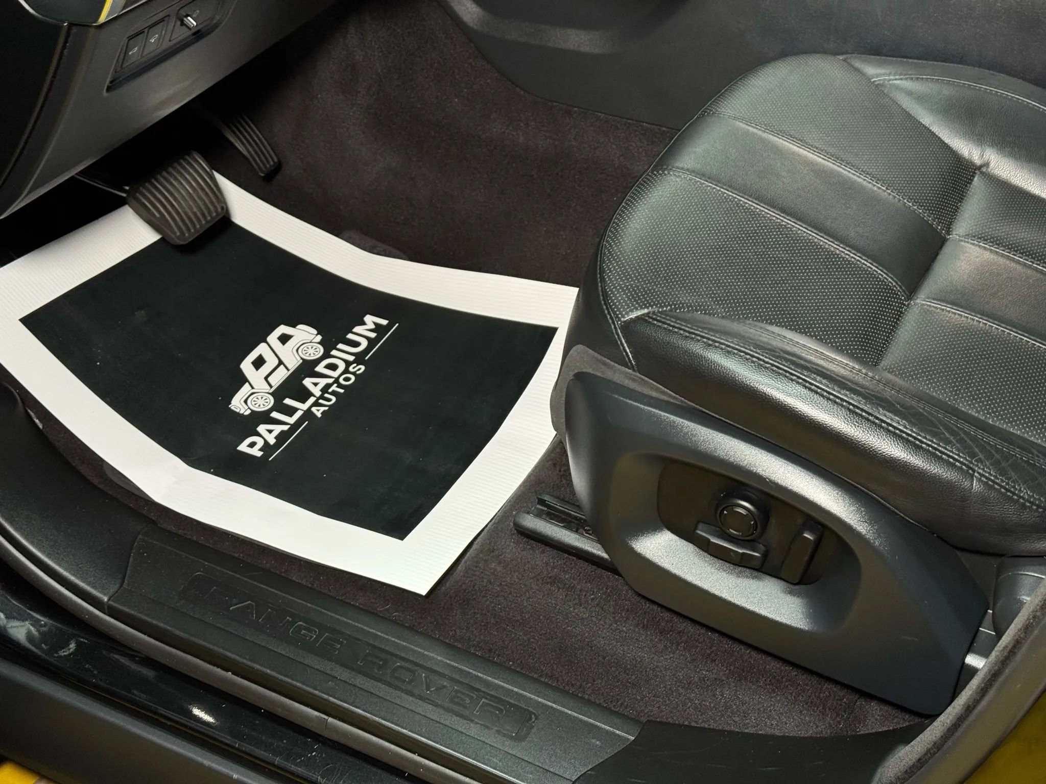 Used 2016 Land Rover Range Rover Sport SE image 39