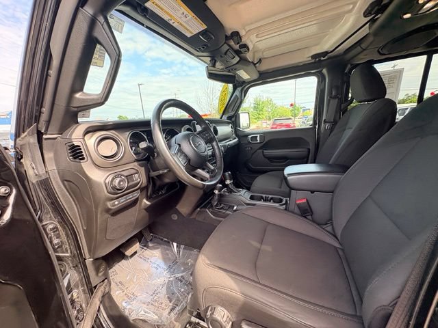 Used 2023 Jeep Wrangler Unlimited w/ Dual Top Group AWD/4WD image 20