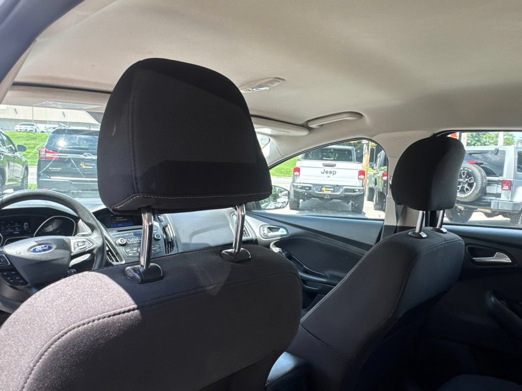 Used 2017 Ford Focus SE FWD image 22