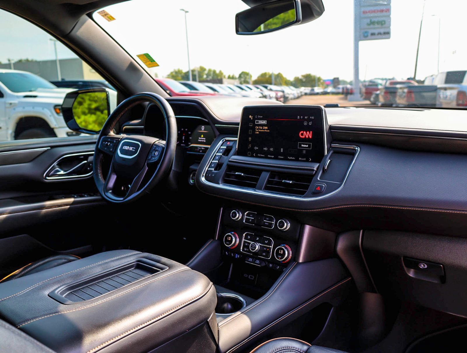 Used 2024 GMC Yukon AT4 w/ Technology Package AWD/4WD image 12