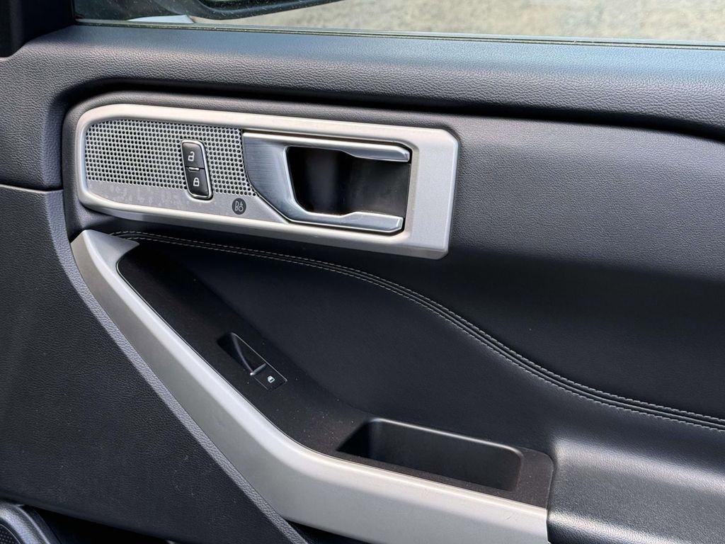 Used 2022 Ford Explorer Limited RWD image 8