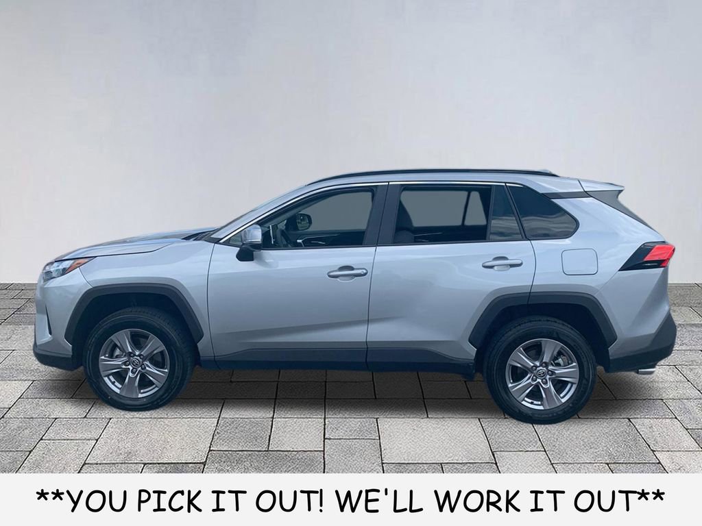 Used 2025 Toyota RAV4 XLE AWD/4WD image 4