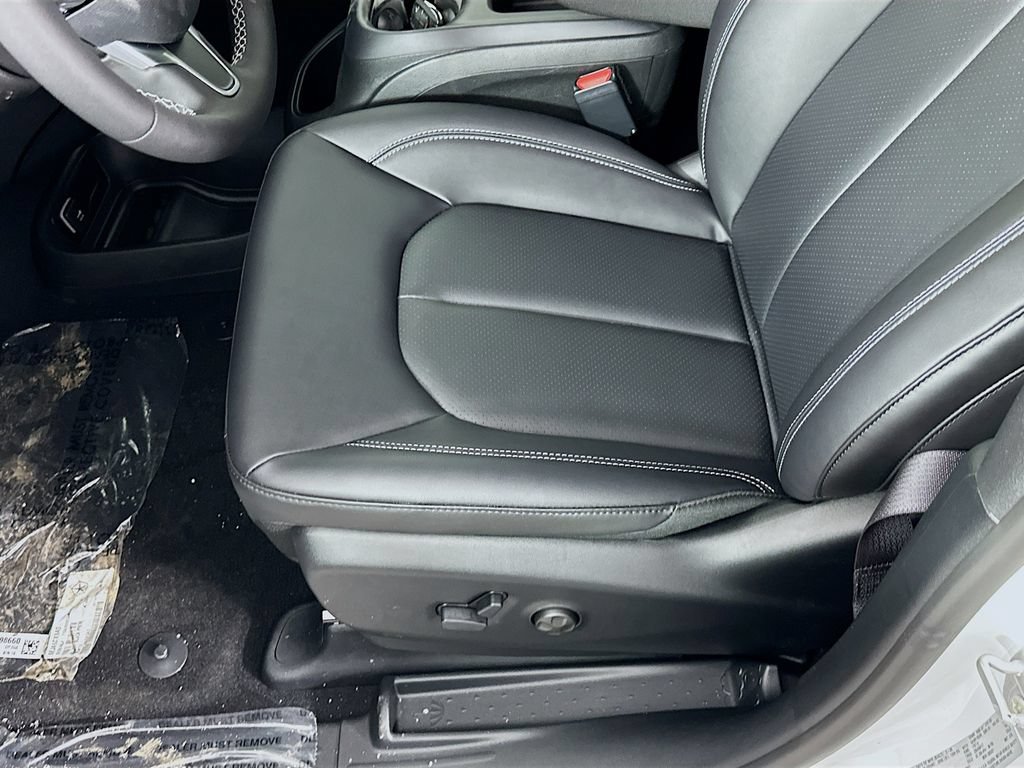New 2026 Chrysler Voyager LX FWD image 25