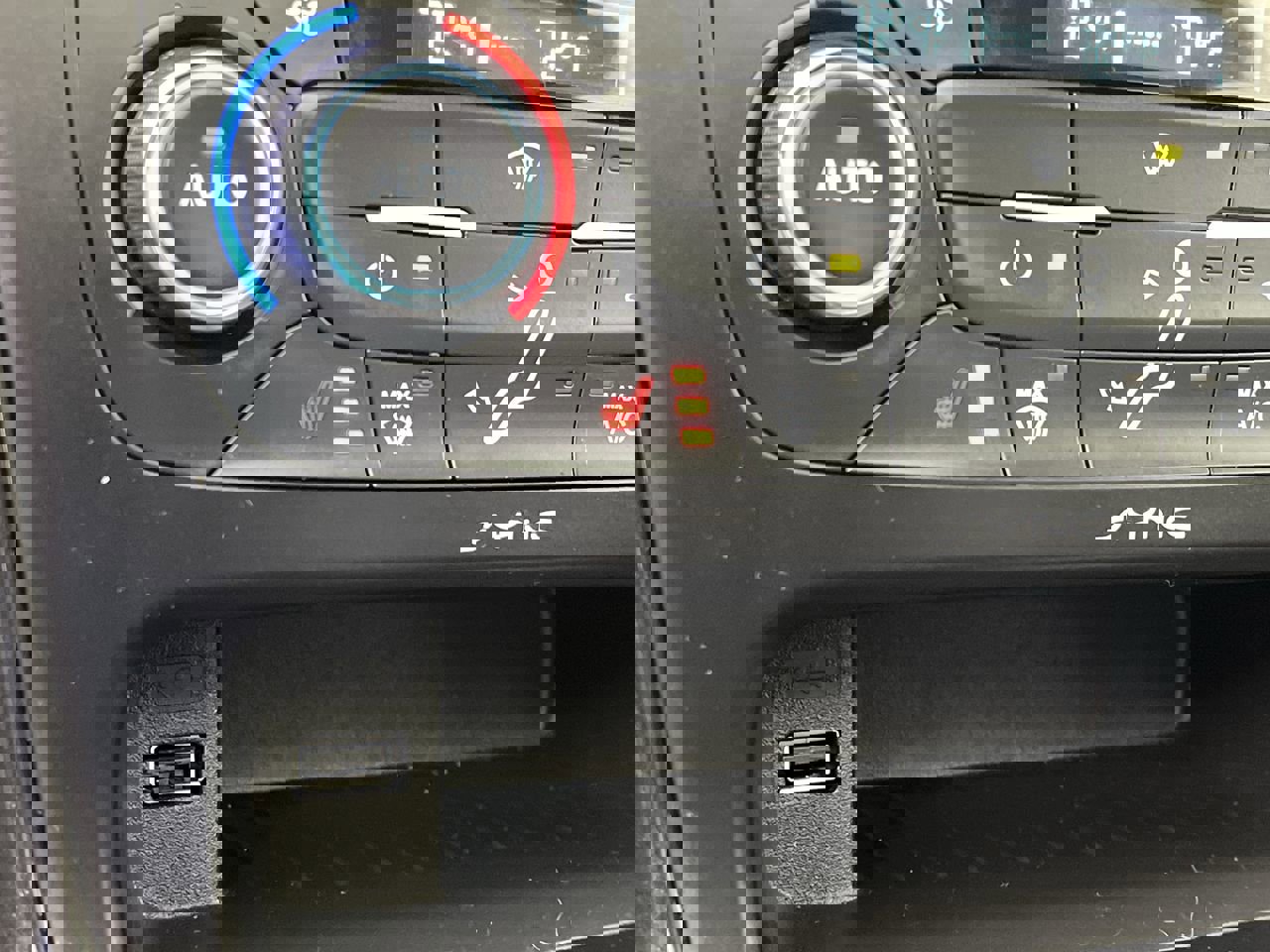 Used 2017 Ford Focus Titanium w/ Titanium Technology Package image 23