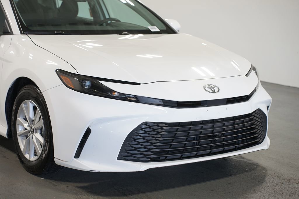 Used 2025 Toyota Camry LE image 4