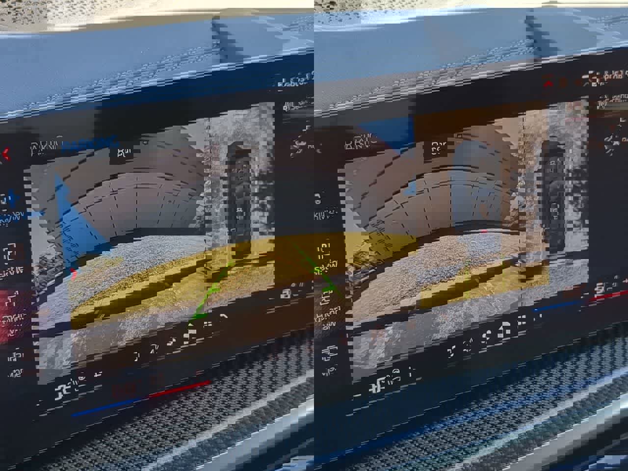 Used 2026 BMW X6 M60i w/ Executive Package image 31