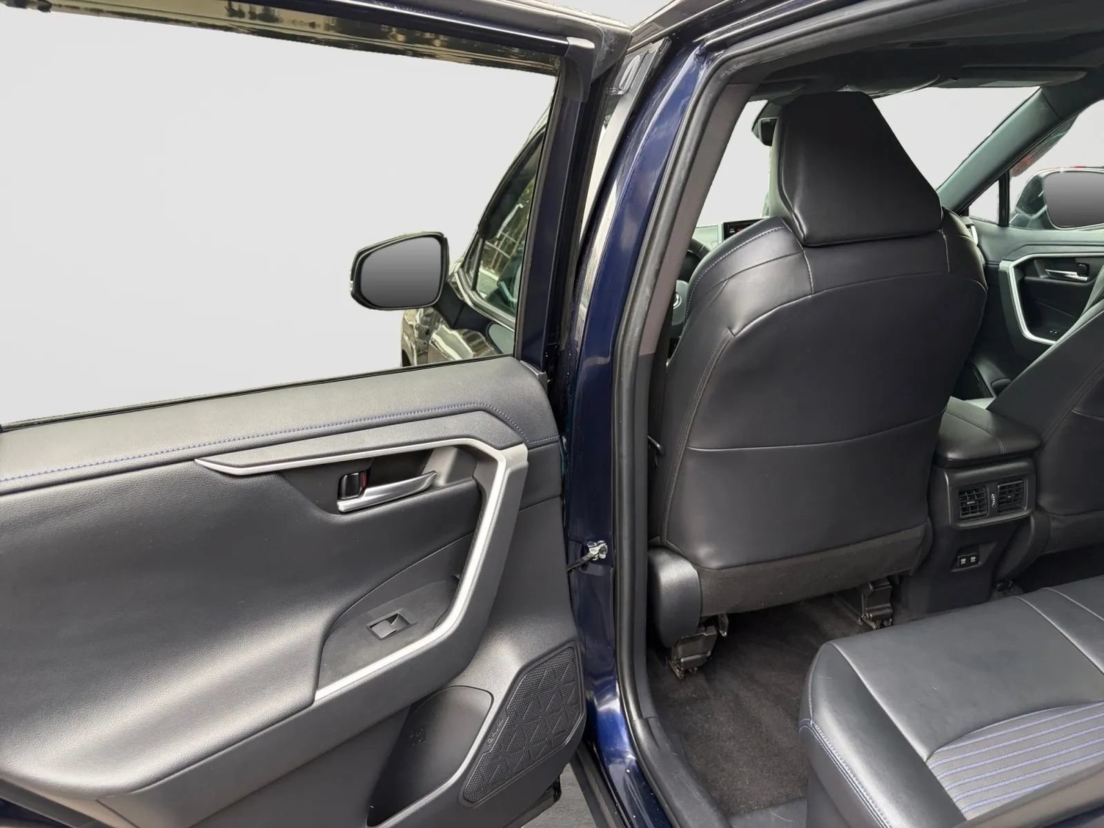 Used 2021 Toyota RAV4 XSE w/ XSE Grade Weather Package AWD/4WD image 14
