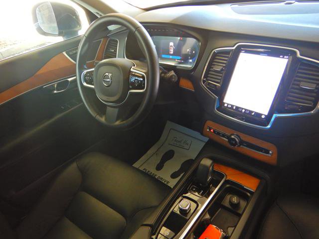 Used 2025 Volvo XC90 B6 Plus image 2