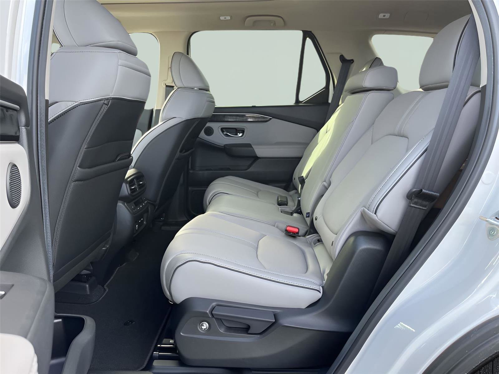 Used 2025 Honda Pilot Elite image 26