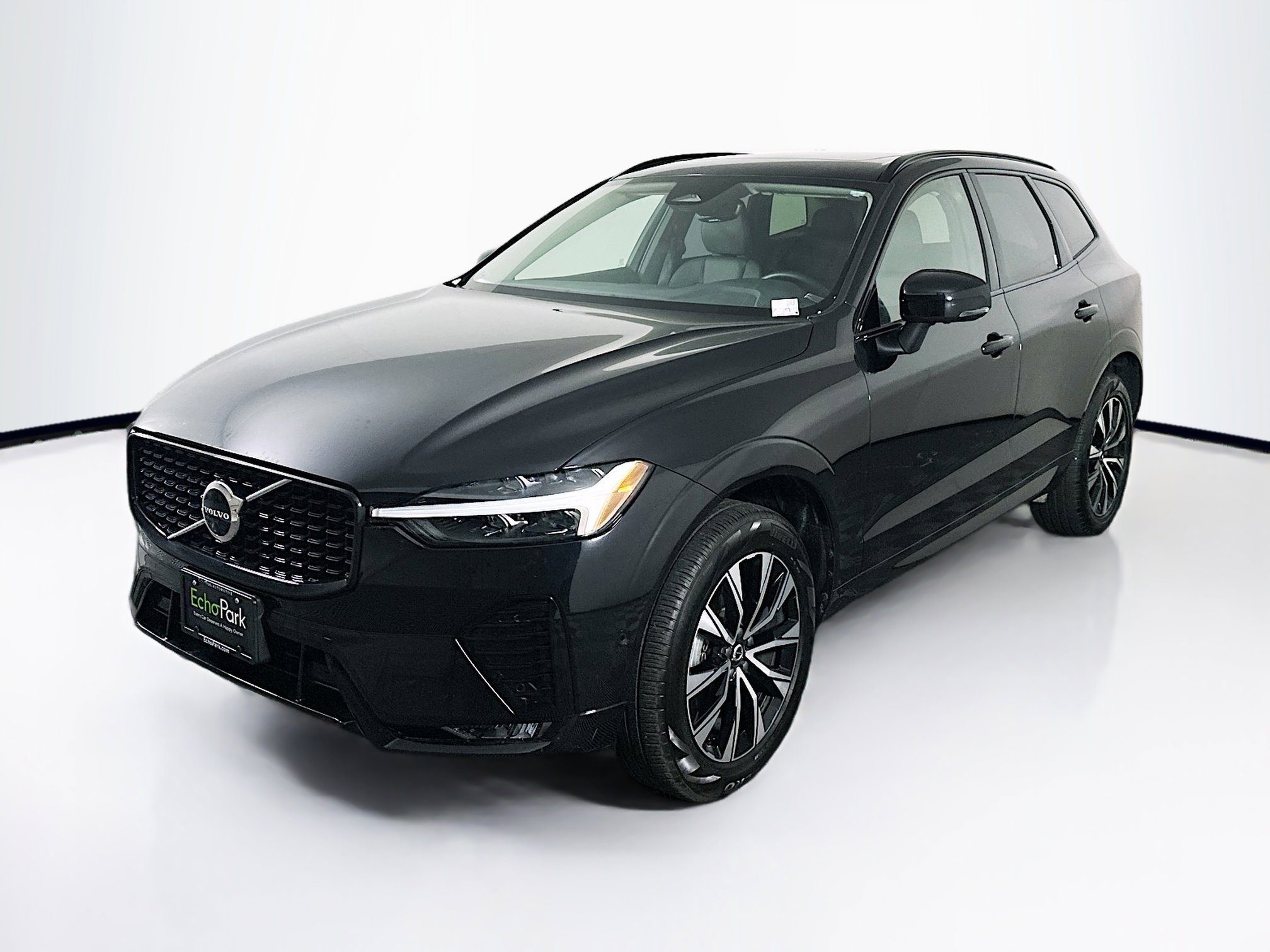 Used 2025 Volvo XC60 B5 Plus image 3