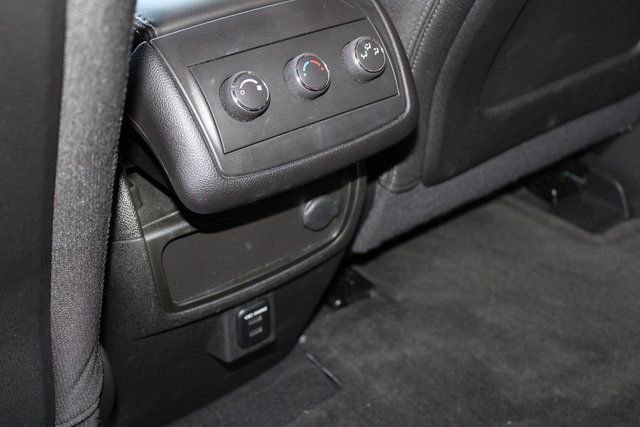 Used 2015 GMC Acadia SLE image 19