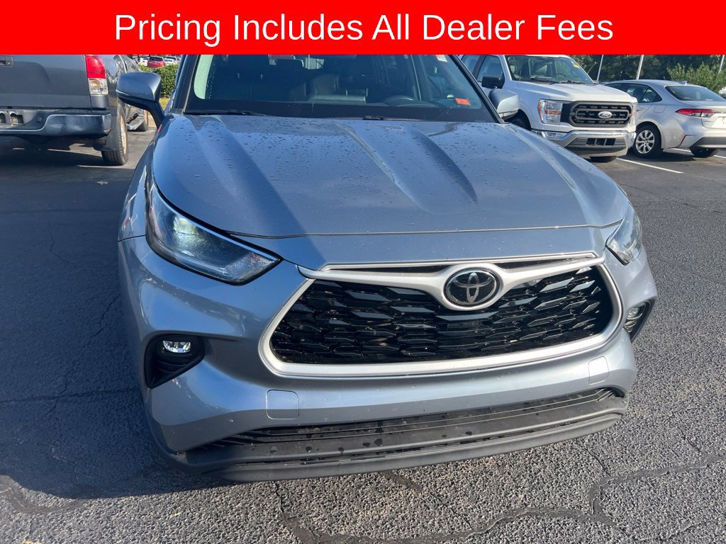Used 2021 Toyota Highlander XLE AWD/4WD image 13