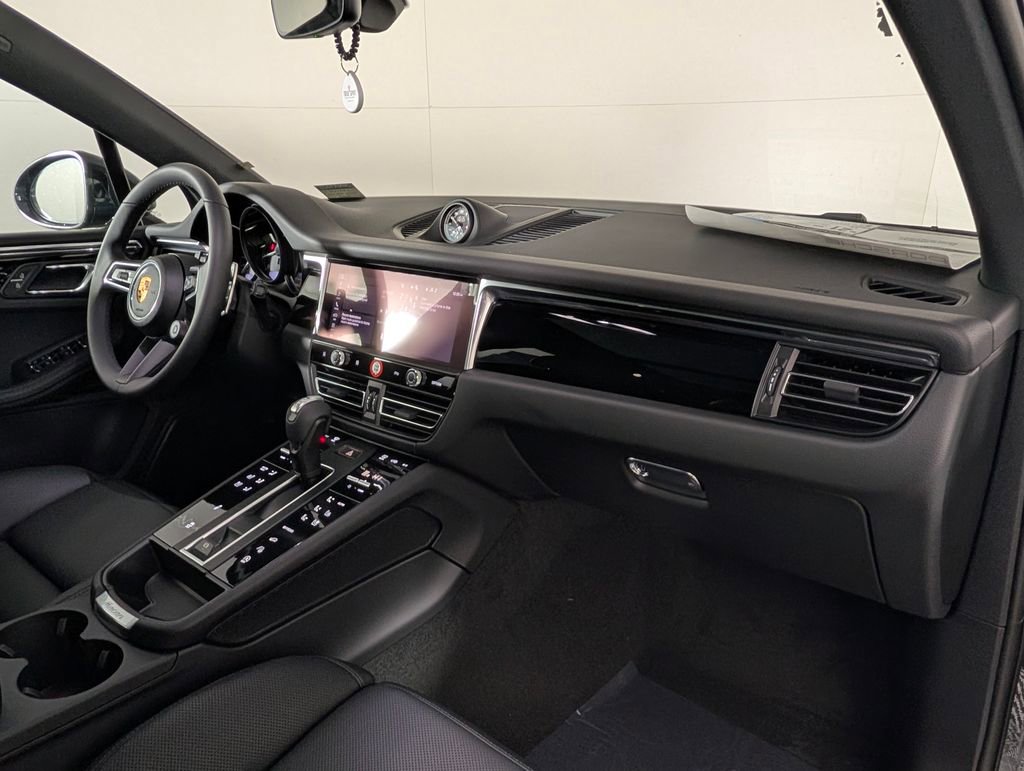 New 2026 Porsche Macan image 21