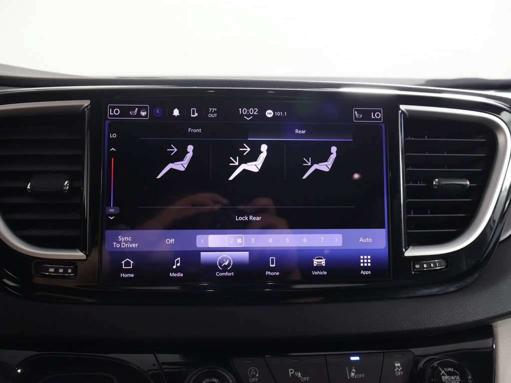 Used 2023 Chrysler Pacifica Touring-L FWD image 44