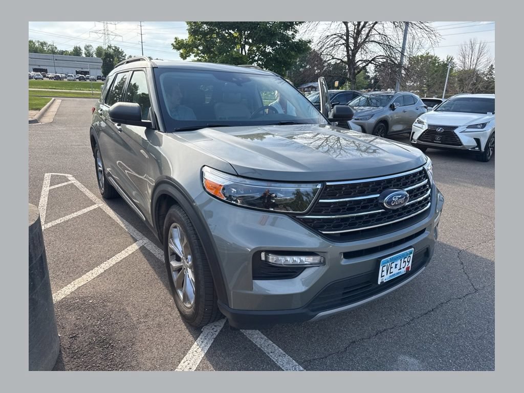 Used 2020 Ford Explorer XLT w/ Equipment Group 202A AWD/4WD image 1