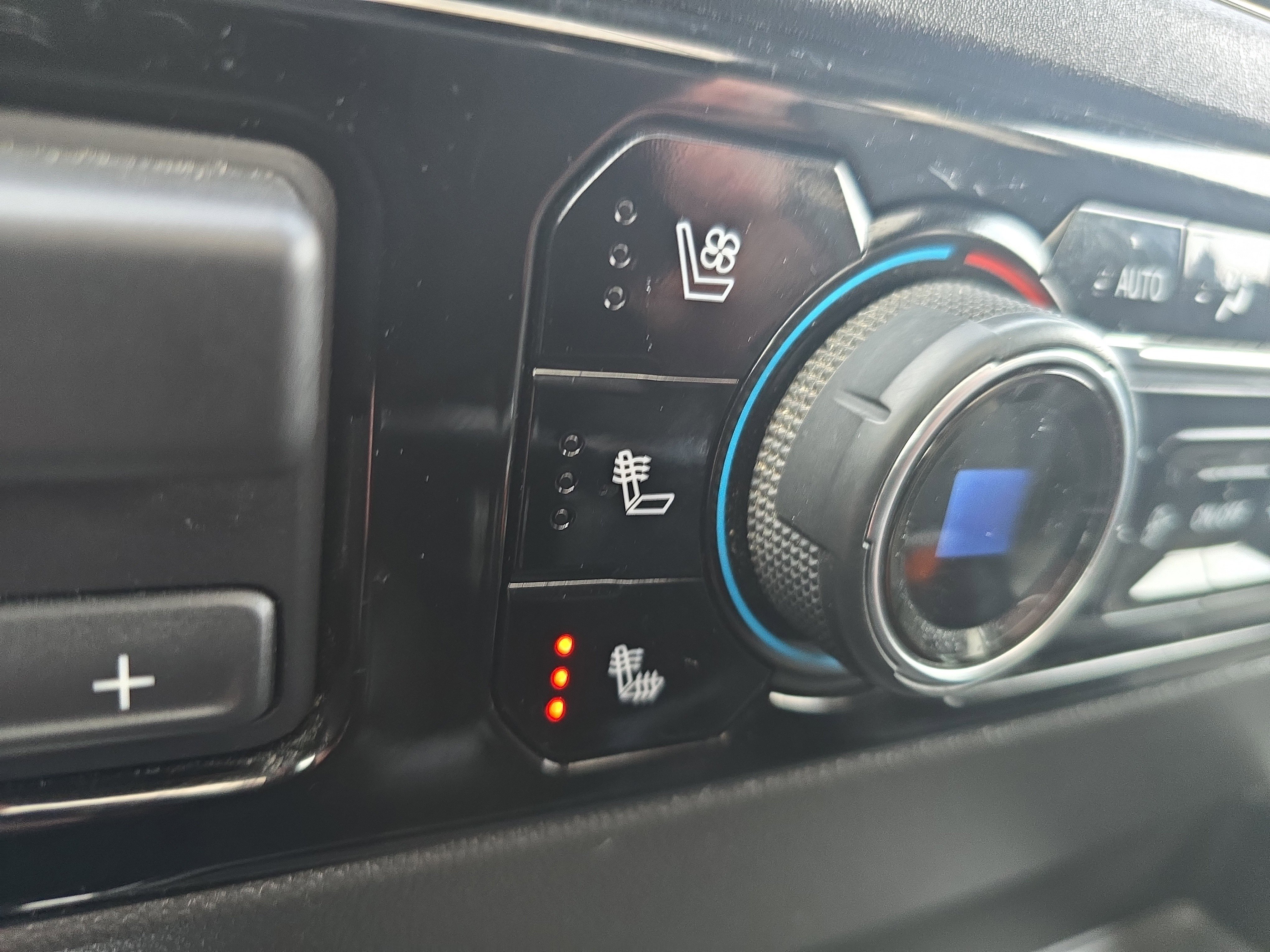 Used 2023 Chevrolet Silverado 1500 ZR2 w/ Technology Package image 33