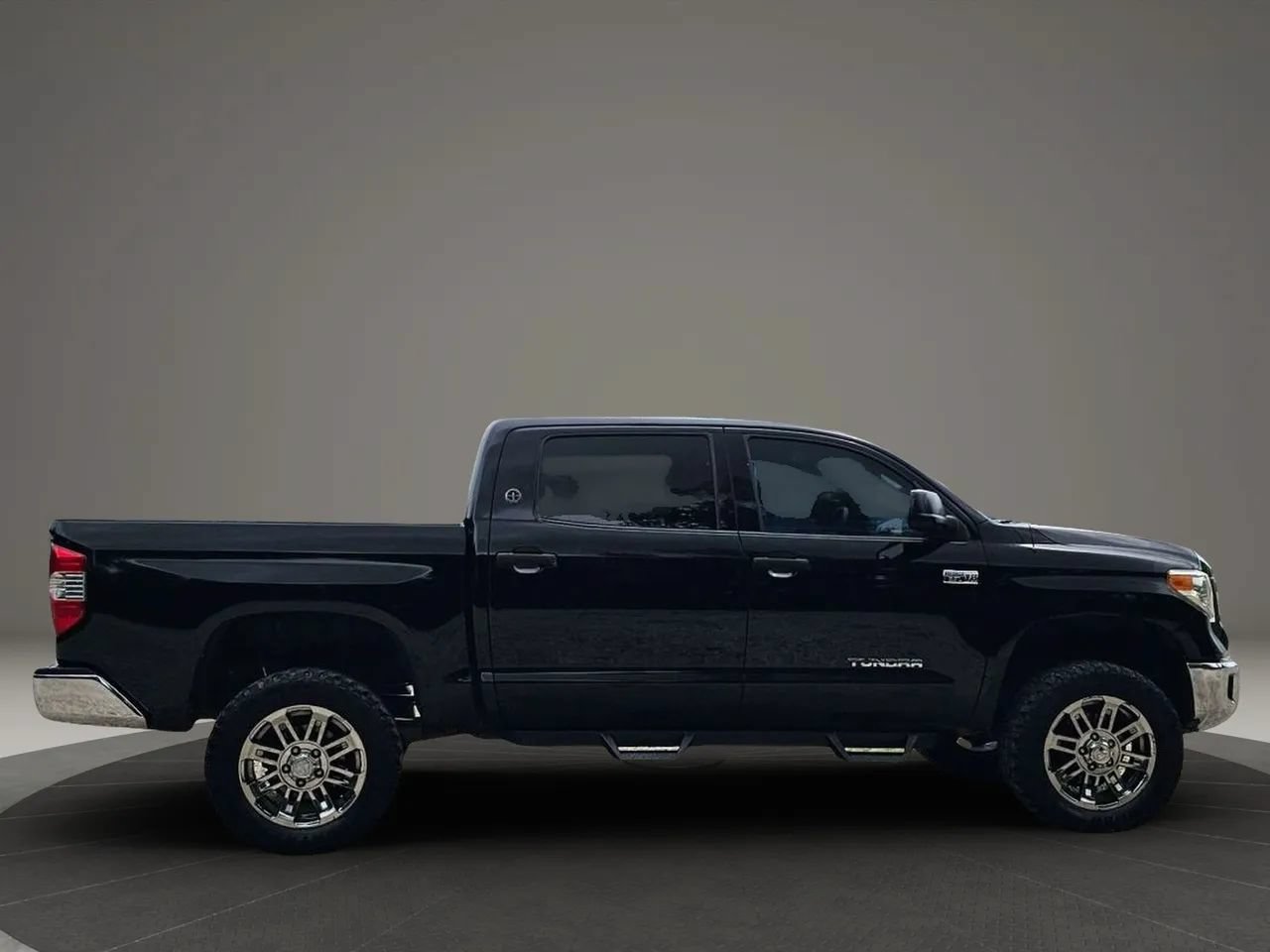 Used 2014 Toyota Tundra SR5 w/ SR5 Upgrade Package AWD/4WD image 8