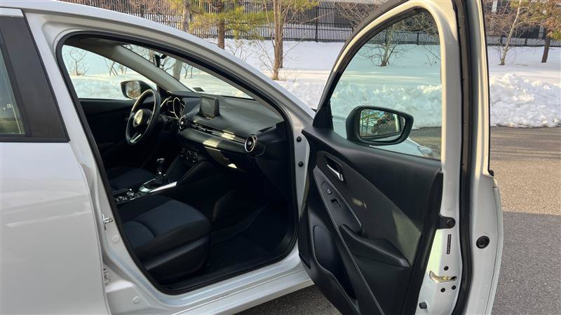 Used 2019 Toyota Yaris LE FWD image 34