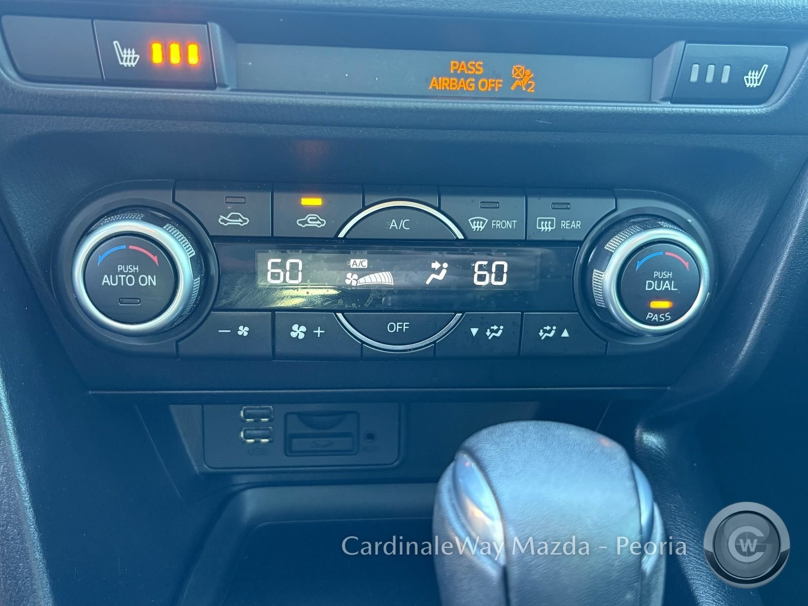 Used 2018 MAZDA MAZDA3 Touring FWD image 31
