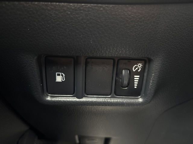 Used 2020 Toyota C-HR LE FWD image 16