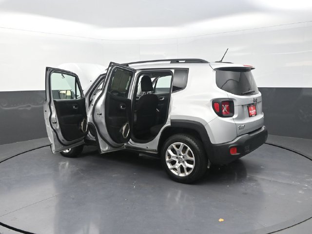 Used 2017 Jeep Renegade Latitude w/ Cold Weather Group AWD/4WD image 43