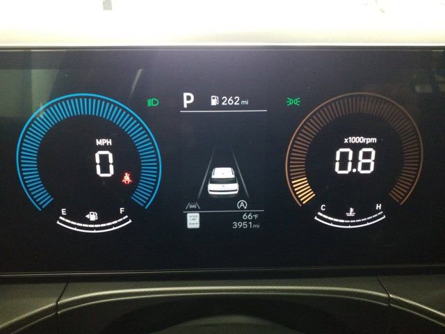 Certified 2025 Hyundai Santa Fe SE AWD/4WD image 9